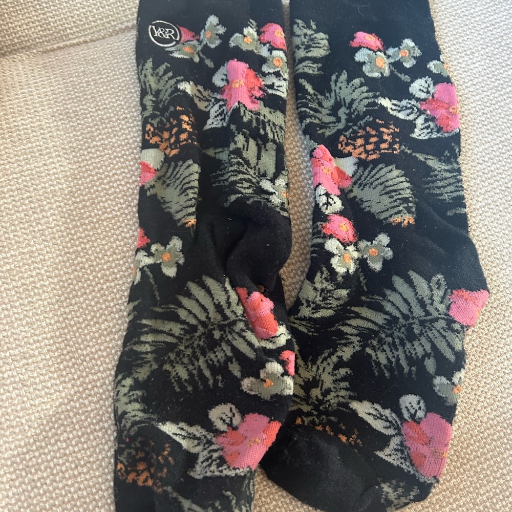 FLORAL socks! - Picture 4 of 7